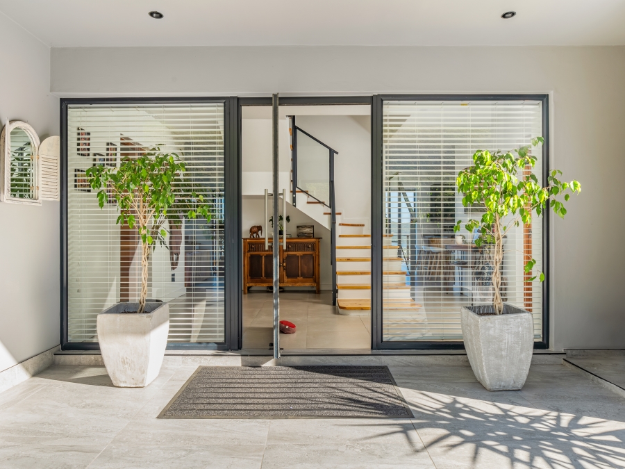 6 Bedroom Property for Sale in Old Place Western Cape